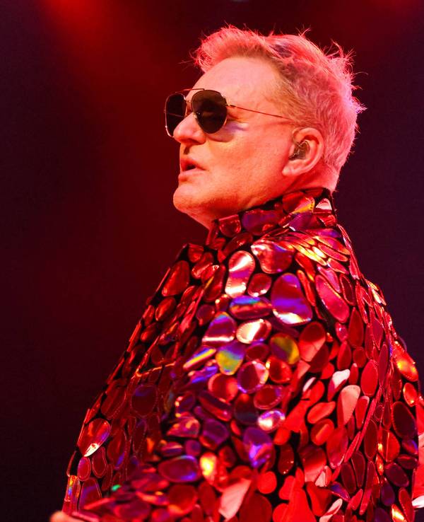Andy Bell auf der Bühne.