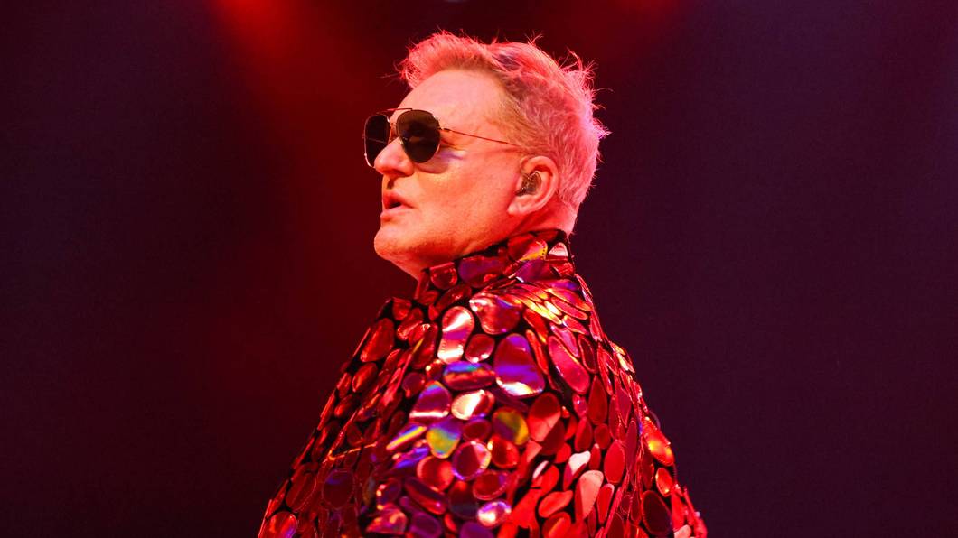 Andy Bell auf der Bühne.