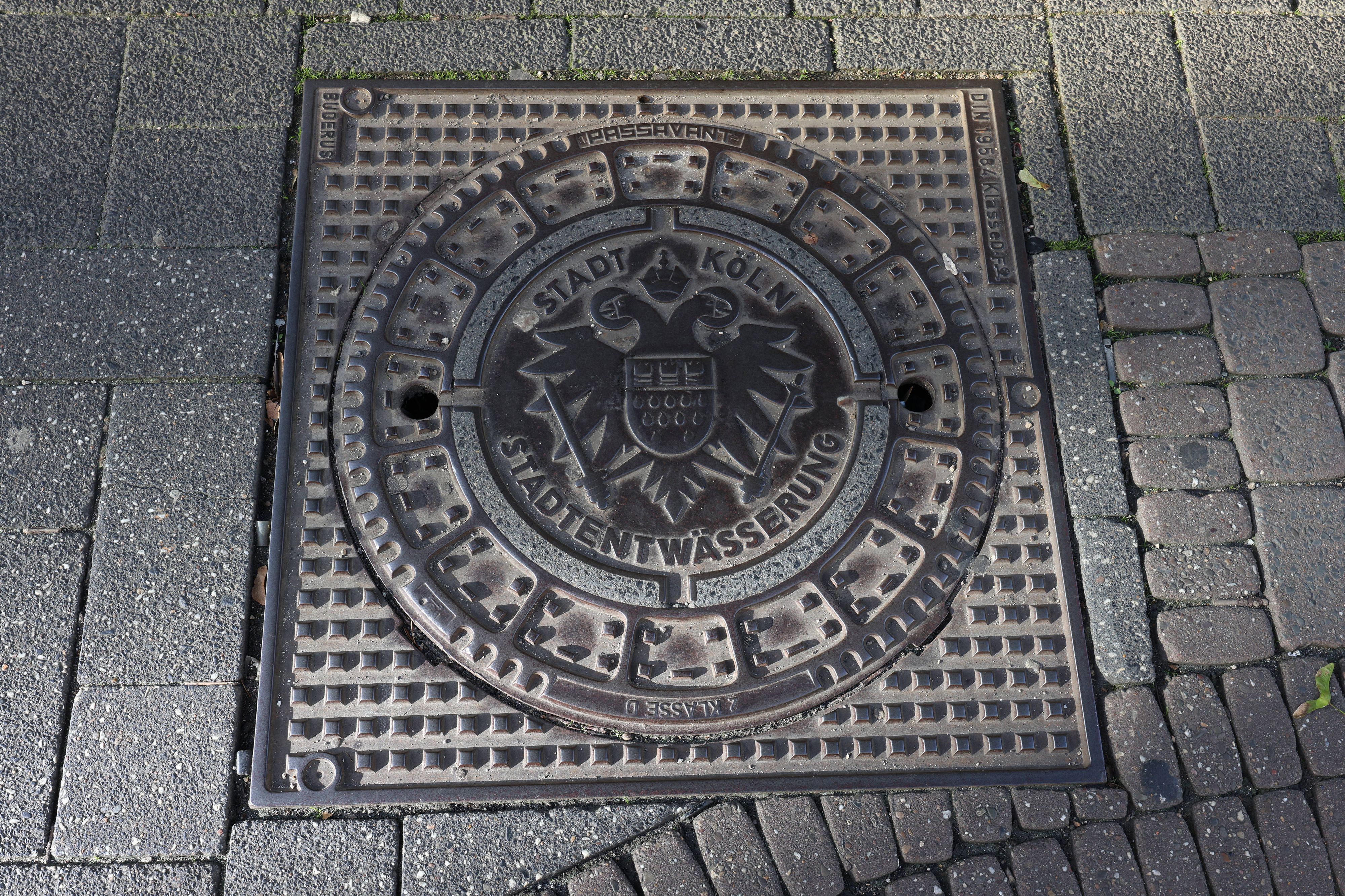Die Menschen in Köln müssen sich auf höhere Abwasserkosten einstellen. (Archivbild)