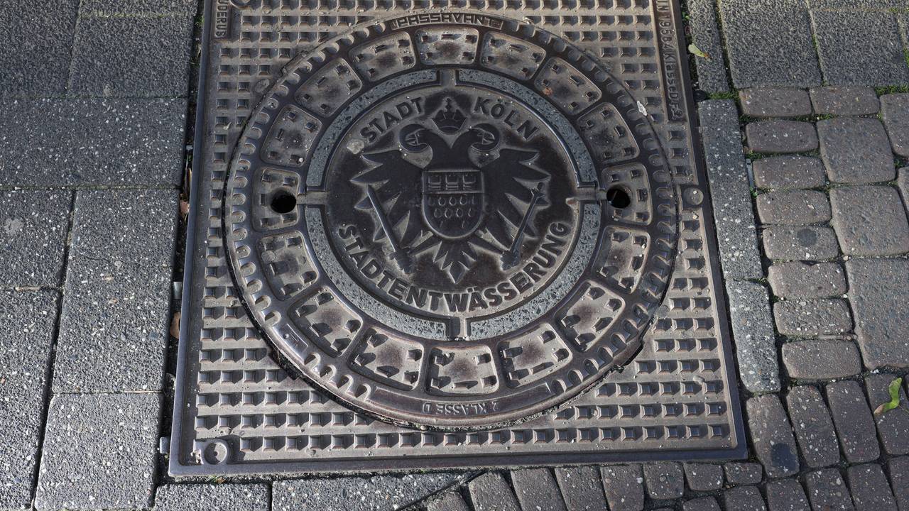 Die Menschen in Köln müssen sich auf höhere Abwasserkosten einstellen. (Archivbild)