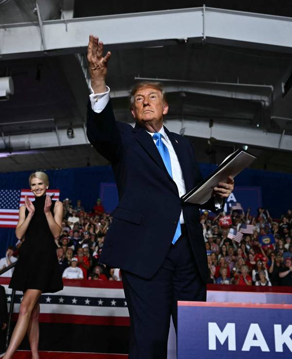 TOPSHOT - US President Donald Trump throws a pen into the crowd after he signed an executive order during a campaign rally at Pinnacle Bank Expo Center in Grand Island, Nebraska, on October 5, 2026. (Photo by Kent NISHIMURA / AFP)