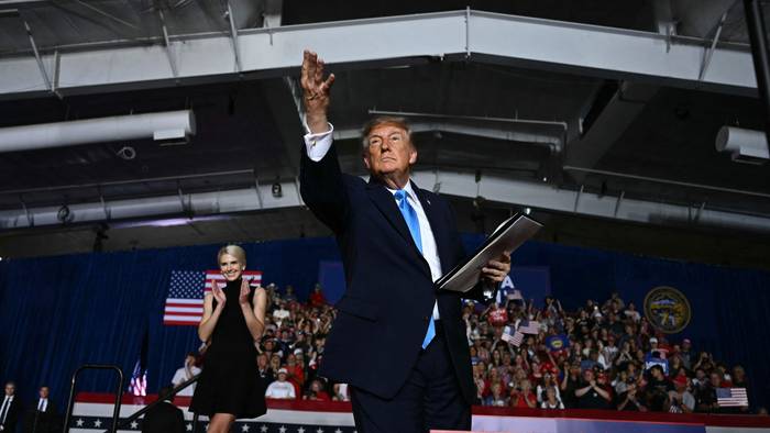 TOPSHOT - US President Donald Trump throws a pen into the crowd after he signed an executive order during a campaign rally at Pinnacle Bank Expo Center in Grand Island, Nebraska, on October 5, 2026. (Photo by Kent NISHIMURA / AFP)