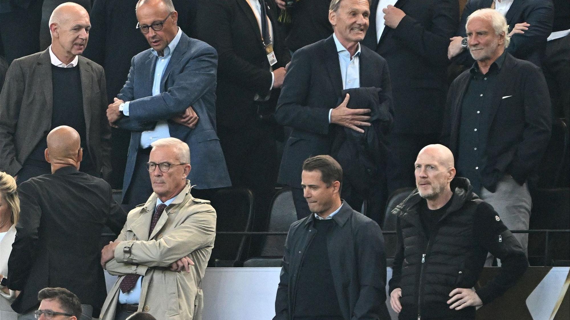 Ehrentribüne beim Supercup