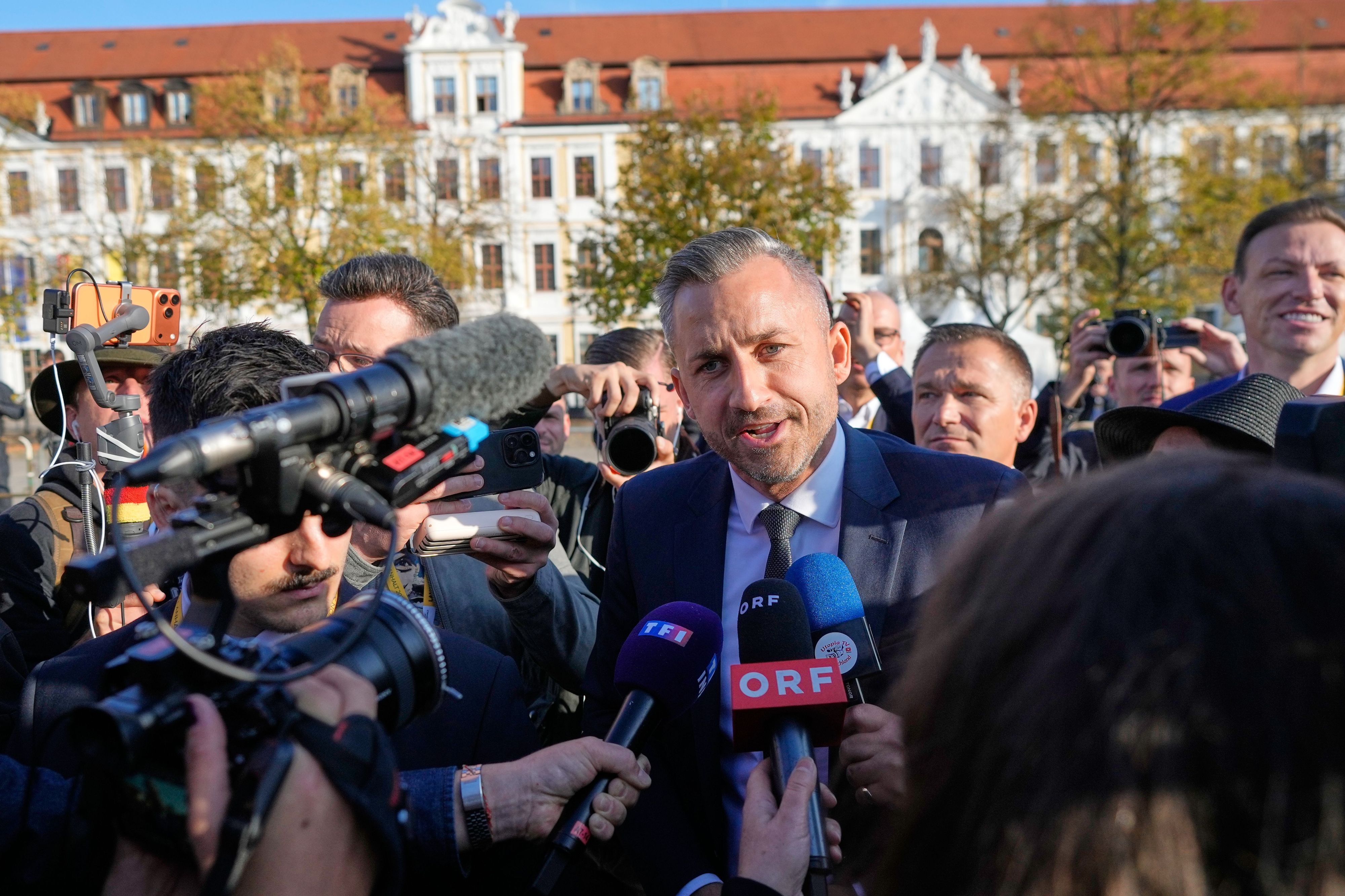 Ulrich Siegmund (AfD), Spitzenkandidat für das Amt der Ministerpräsidenten, kommt zur konstituierenden Sitzung des Landtags von Sachsen-Anhalt.