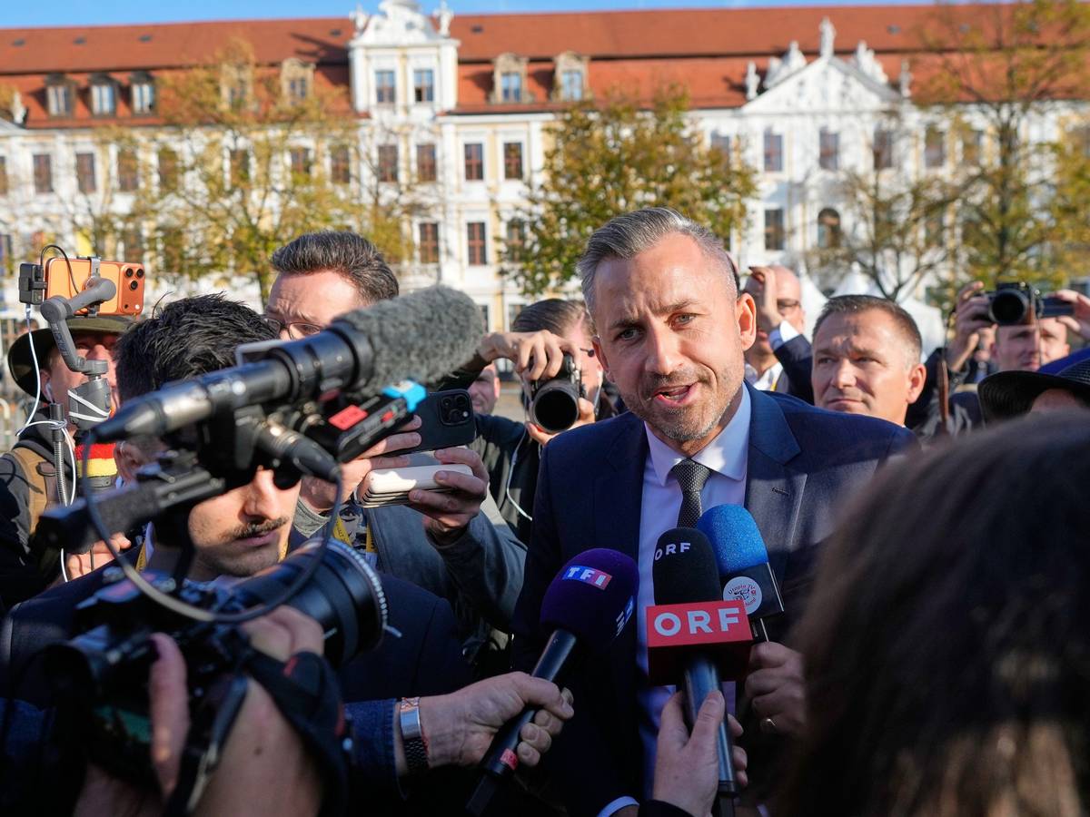 Ulrich Siegmund (AfD), Spitzenkandidat für das Amt der Ministerpräsidenten, kommt zur konstituierenden Sitzung des Landtags von Sachsen-Anhalt.
