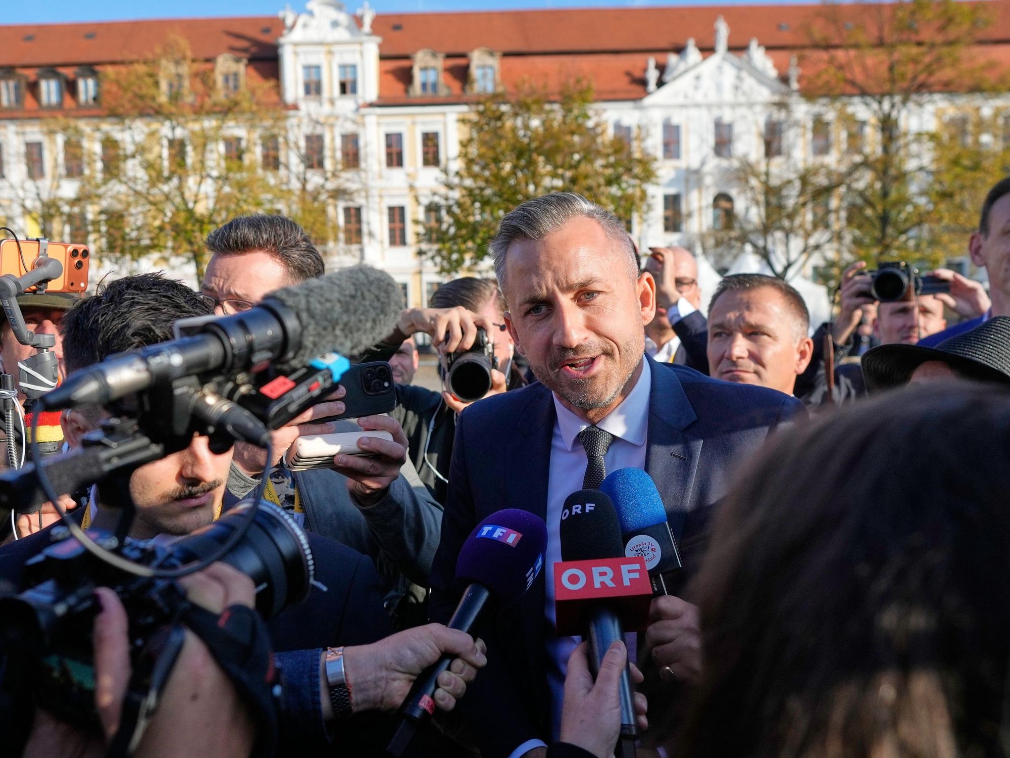 Ulrich Siegmund (AfD), Spitzenkandidat für das Amt der Ministerpräsidenten, kommt zur konstituierenden Sitzung des Landtags von Sachsen-Anhalt.