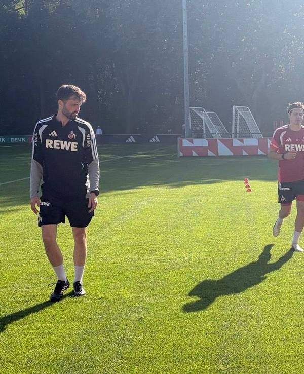 Aufbautraining am Geißbockheim mit Alessio Castro-Montes.