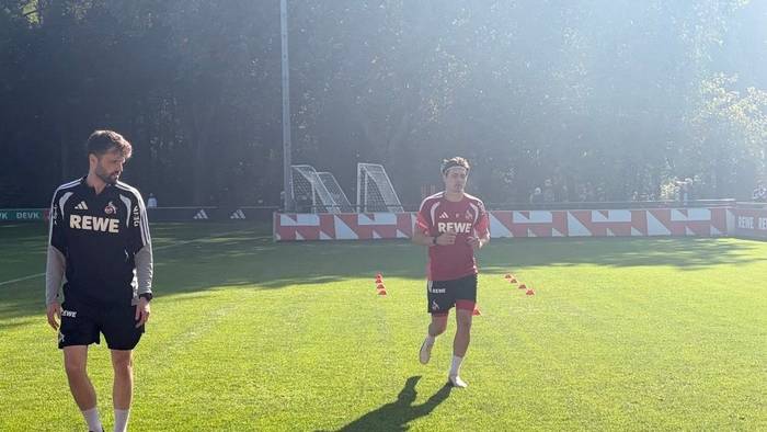 Aufbautraining am Geißbockheim mit Alessio Castro-Montes.