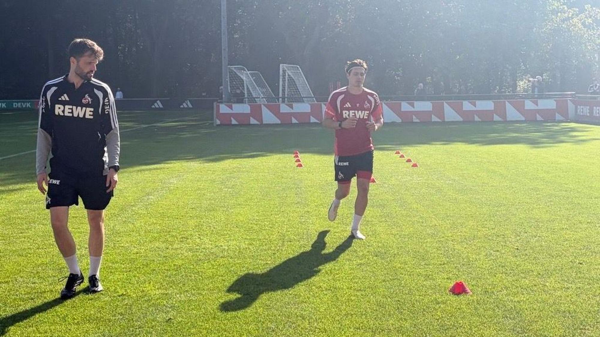 Aufbautraining am Geißbockheim mit Alessio Castro-Montes.