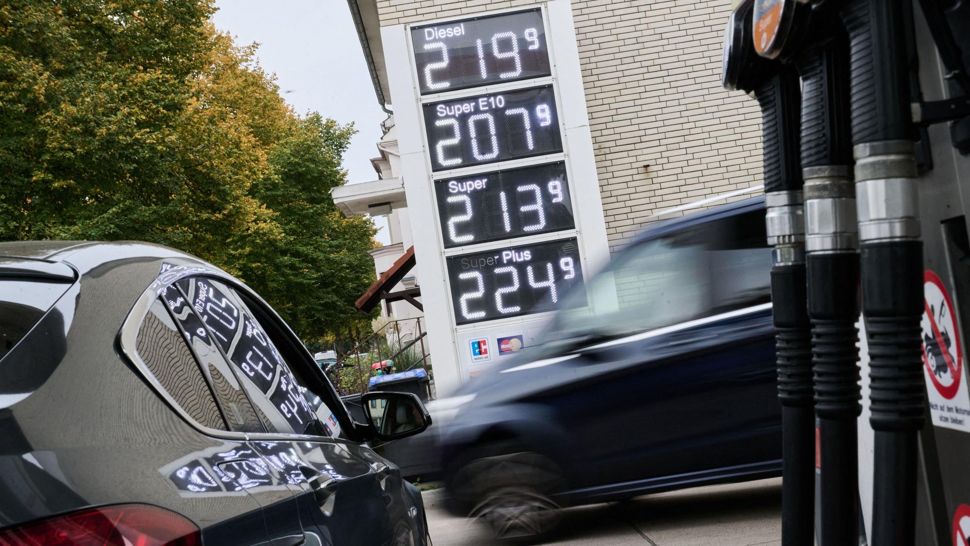 An vielen Kölner Tankstellen herrscht aktuell ein Kraftstoff-Engpass.