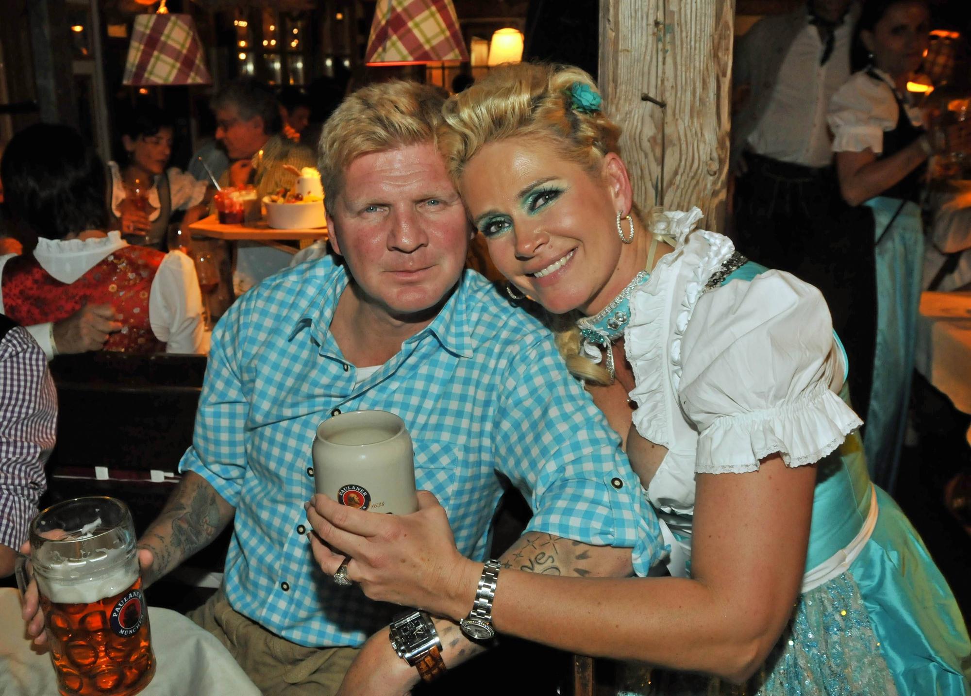 Claudia Effenberg mit ihrem Ehemann Stefan Effenberg auf dem Oktoberfest.