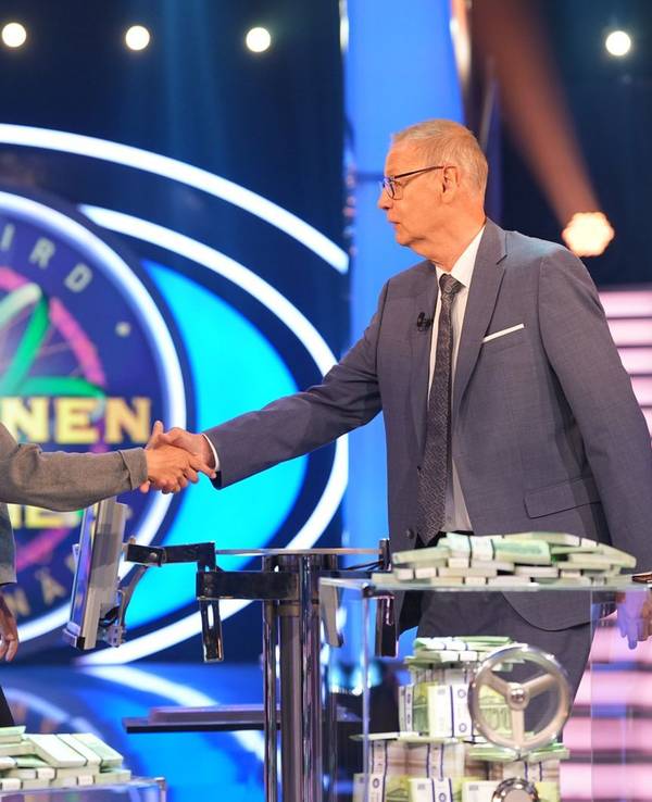 Eine junge Ärztin scheitert an der 2.000-Euro-Frage. (Bild: RTL / Stefan Gregorowius)