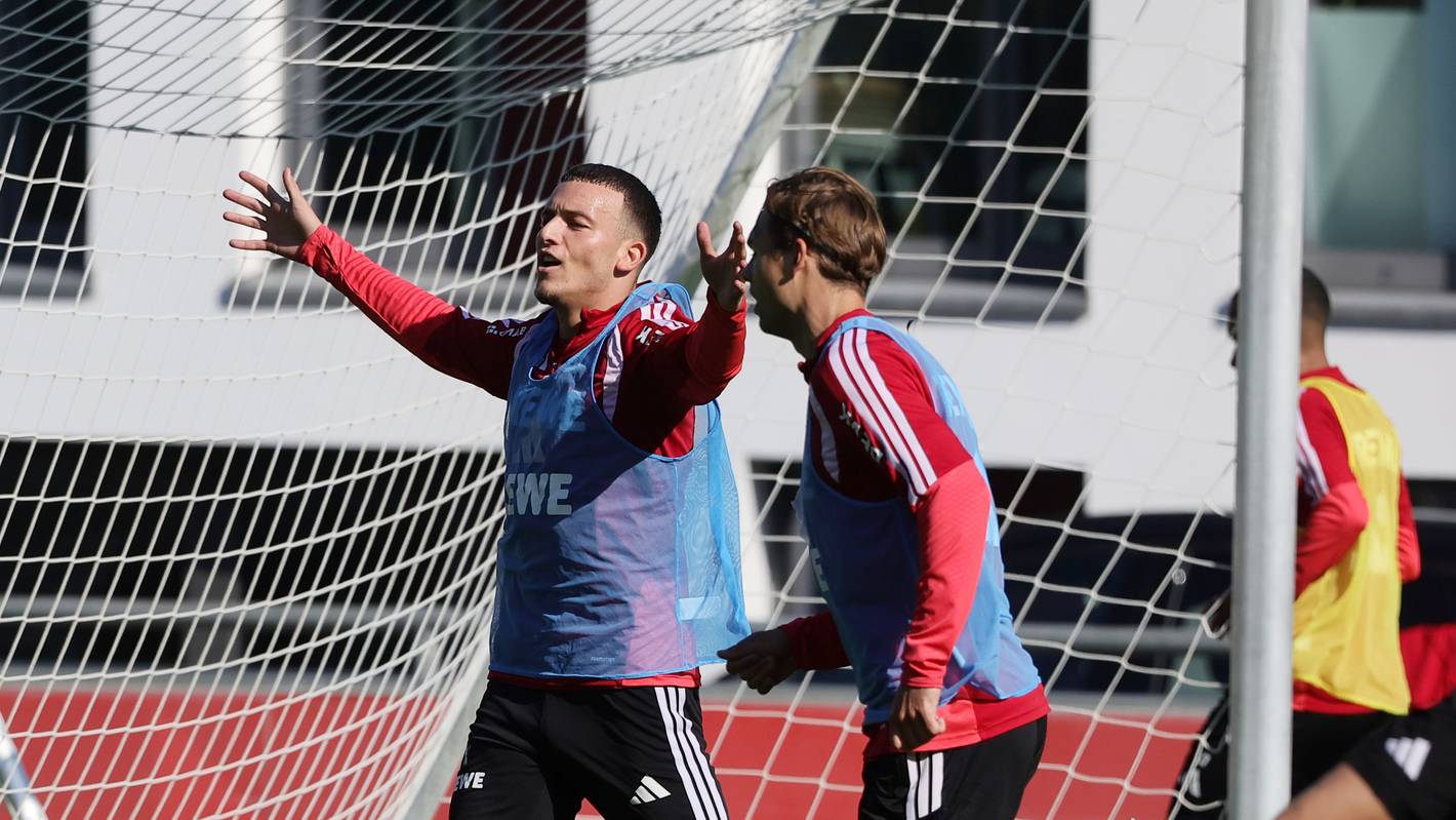 Auf dem Trainingsplatz beim FC gestikuliert Said El Mala.