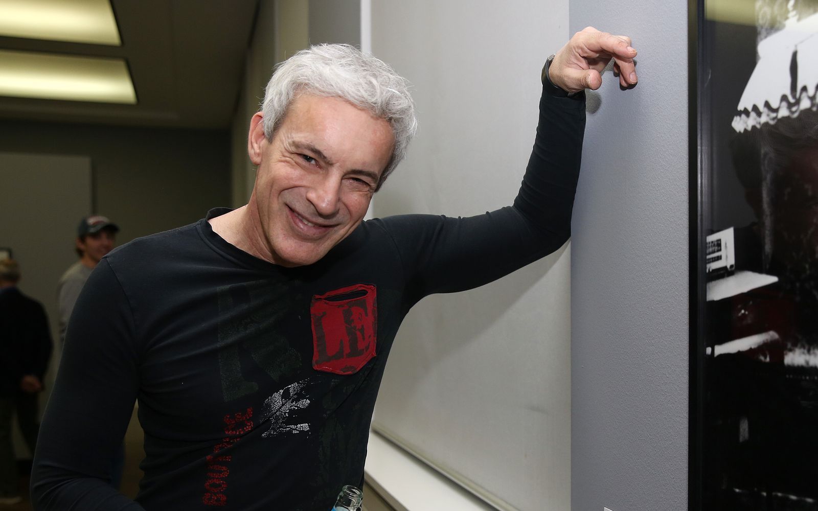 Gedeon Burkhard befindet sich derzeit offenbar in einer Schaffenskrise. Seine Beziehung mit zwei Frauen sei für ihn  ein „glücklicher Hafen“. (Bild: 2024 Getty Images/Adam Berry)