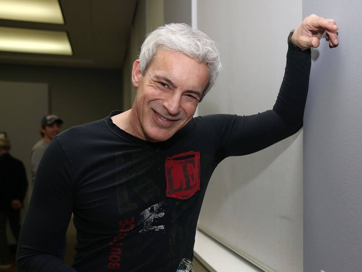Gedeon Burkhard befindet sich derzeit offenbar in einer Schaffenskrise. Seine Beziehung mit zwei Frauen sei für ihn ein „glücklicher Hafen“. (Bild: 2024 Getty Images/Adam Berry)