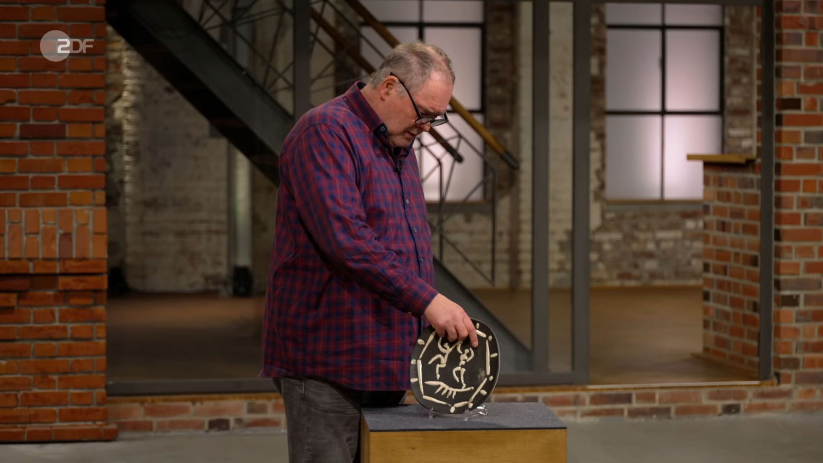 „Was soll man dazu sagen? Teuer, aber grottenhässlich“, kommentierte Walter Lehnertz das Picasso-Werk. (Bild: ZDF)