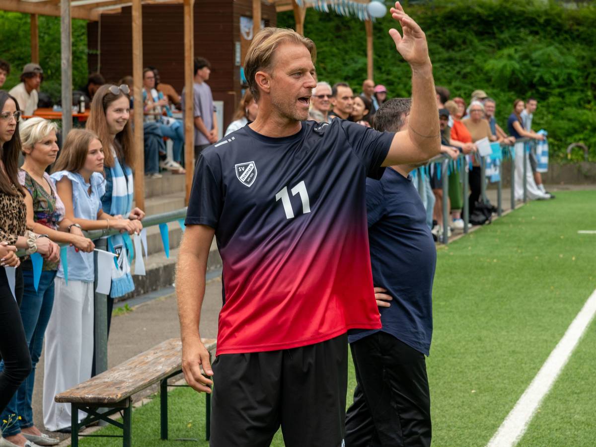 Bei seiner TV-Rolle im ZDF gestikuliert Timo Hildebrand als Amateurfußballer.
