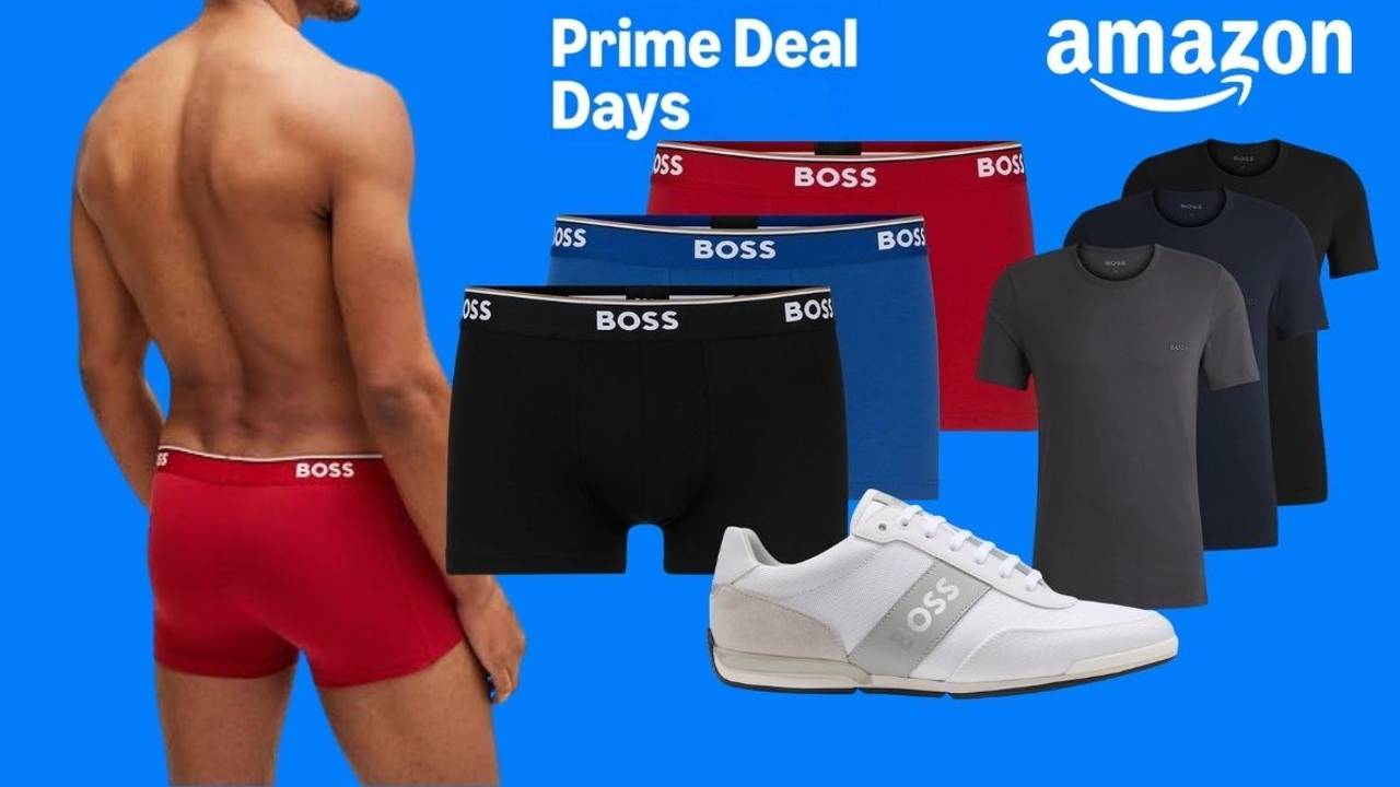 Ein Mann trägt rote BOSS-Boxershorts; daneben sind Boxershorts in Schwarz, Blau und Rot, mehrere T-Shirts und ein weißer Sneaker vor blauem Hintergrund zu sehen. Die Grafik zeigt außerdem den Prime-Deal-Days- und den Amazon-Schriftzug.