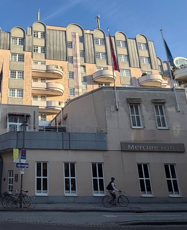 Blick auf das Mercure-Hotel in der Friesenstraße.