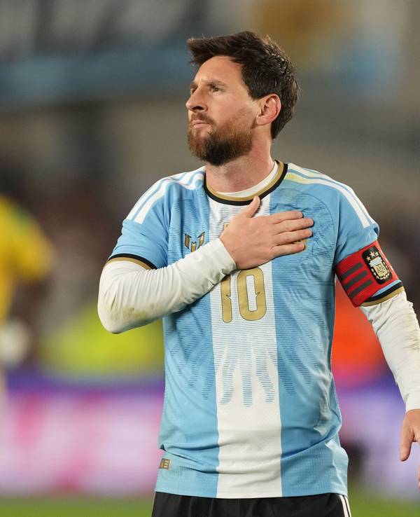 Der Argentinier Lionel Messi jubelt, nachdem er in seinem letzten Länderspiel – einem Freundschaftsspiel gegen Benin – ein drittes für seine Mannschaft Tor per Elfmeter erzielt hat.