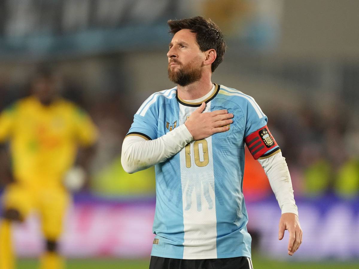 Der Argentinier Lionel Messi jubelt, nachdem er in seinem letzten Länderspiel – einem Freundschaftsspiel gegen Benin – ein drittes für seine Mannschaft Tor per Elfmeter erzielt hat.
