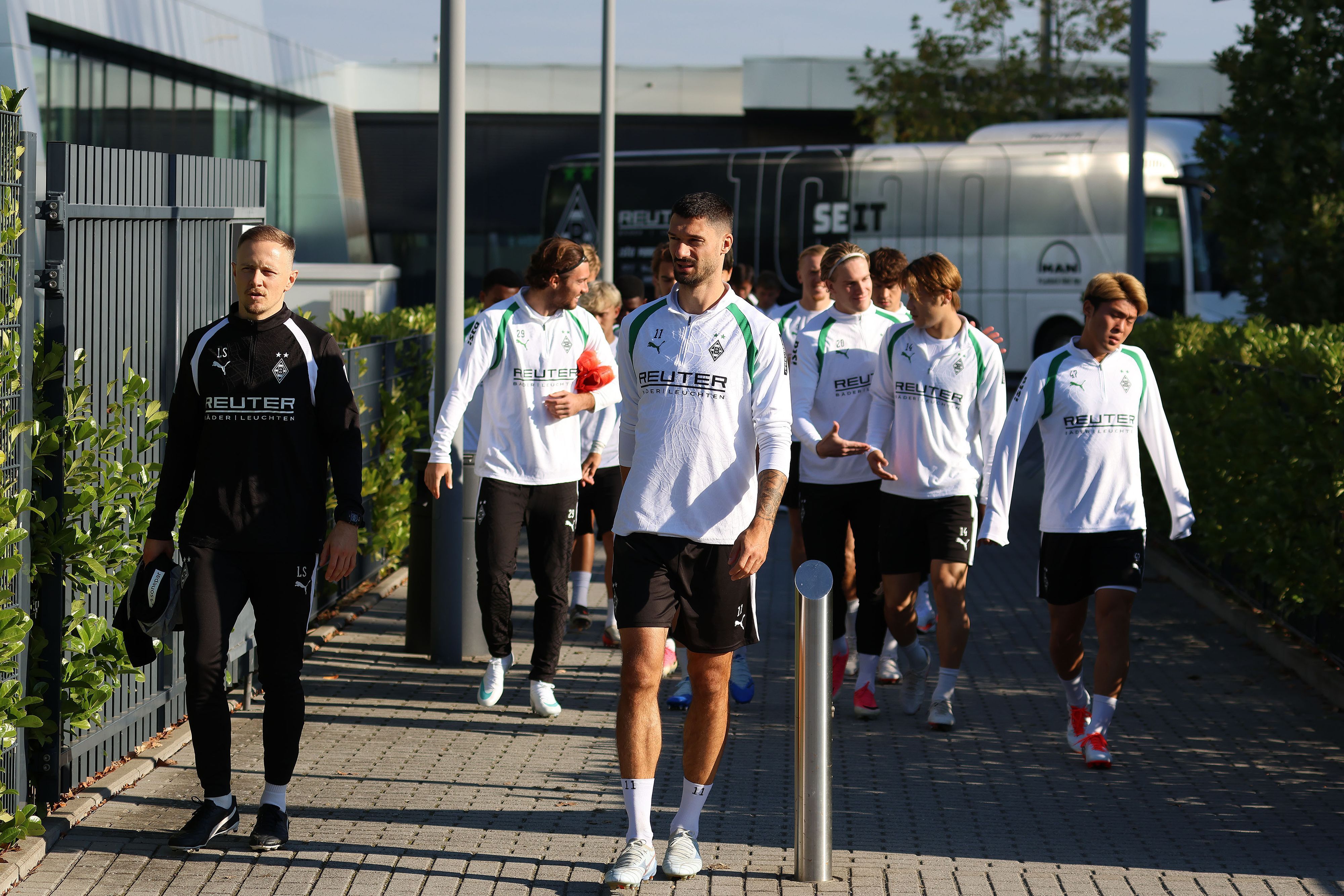 Tim Kleindienst auf dem Weg auf den Trainingsplatz bei Borussia Mönchengladbach.