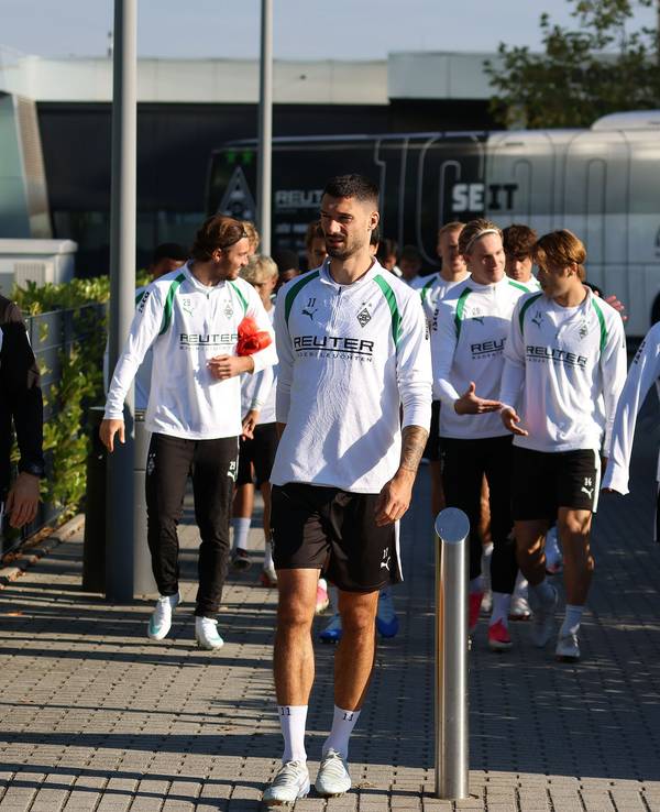 Tim Kleindienst auf dem Weg auf den Trainingsplatz bei Borussia Mönchengladbach.