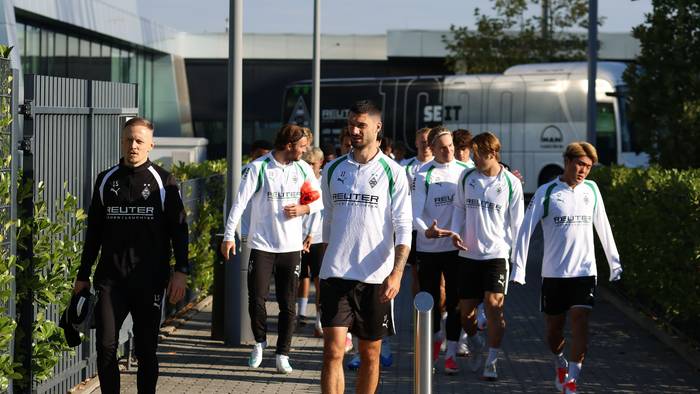 Tim Kleindienst auf dem Weg auf den Trainingsplatz bei Borussia Mönchengladbach.