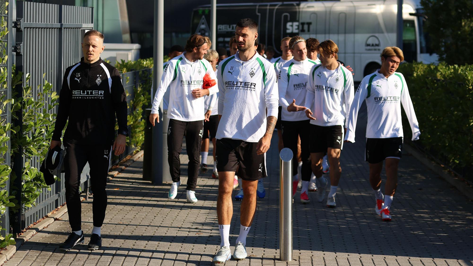 Tim Kleindienst auf dem Weg auf den Trainingsplatz bei Borussia Mönchengladbach.