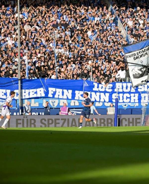 Blick auf die Fankurve des VfL Bochum im Ruhrstadion.