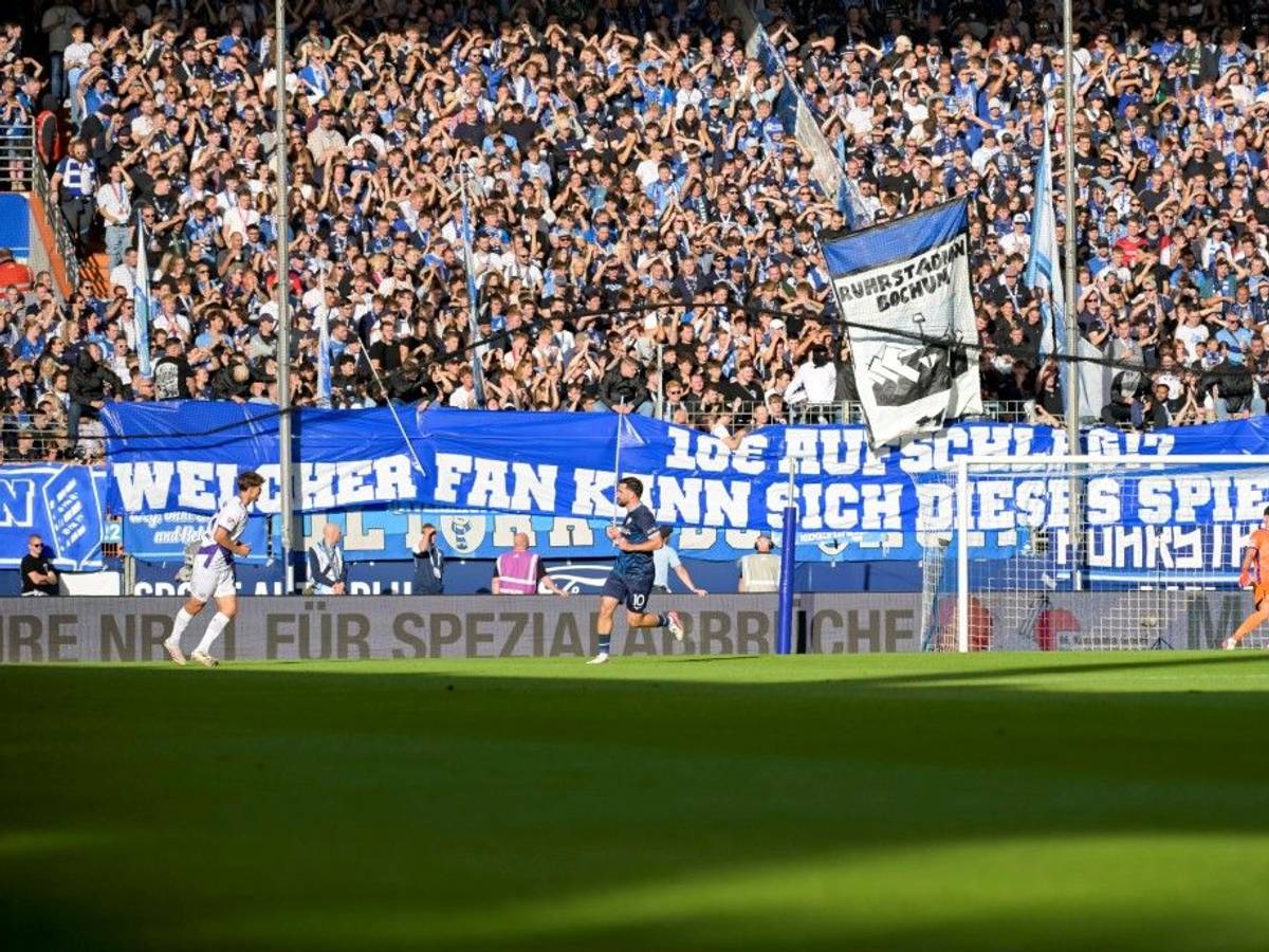 Blick auf die Fankurve des VfL Bochum im Ruhrstadion.