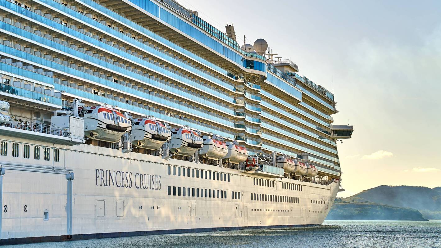 Ein Luxusliner von Princess Cruises vor Antigua.