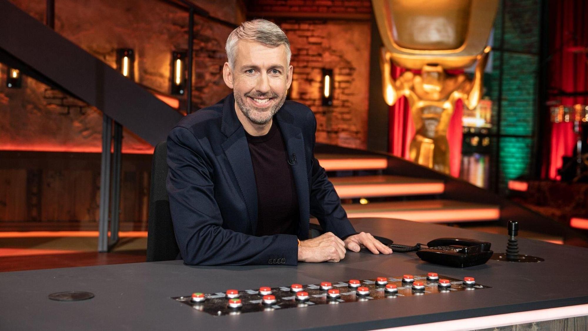Moderator Sebastian Pufpaff arbeitete sich bei „TV total“ wieder an diversen TV-Formaten und Stars ab. (Bild: ProSieben / Willi Weber)