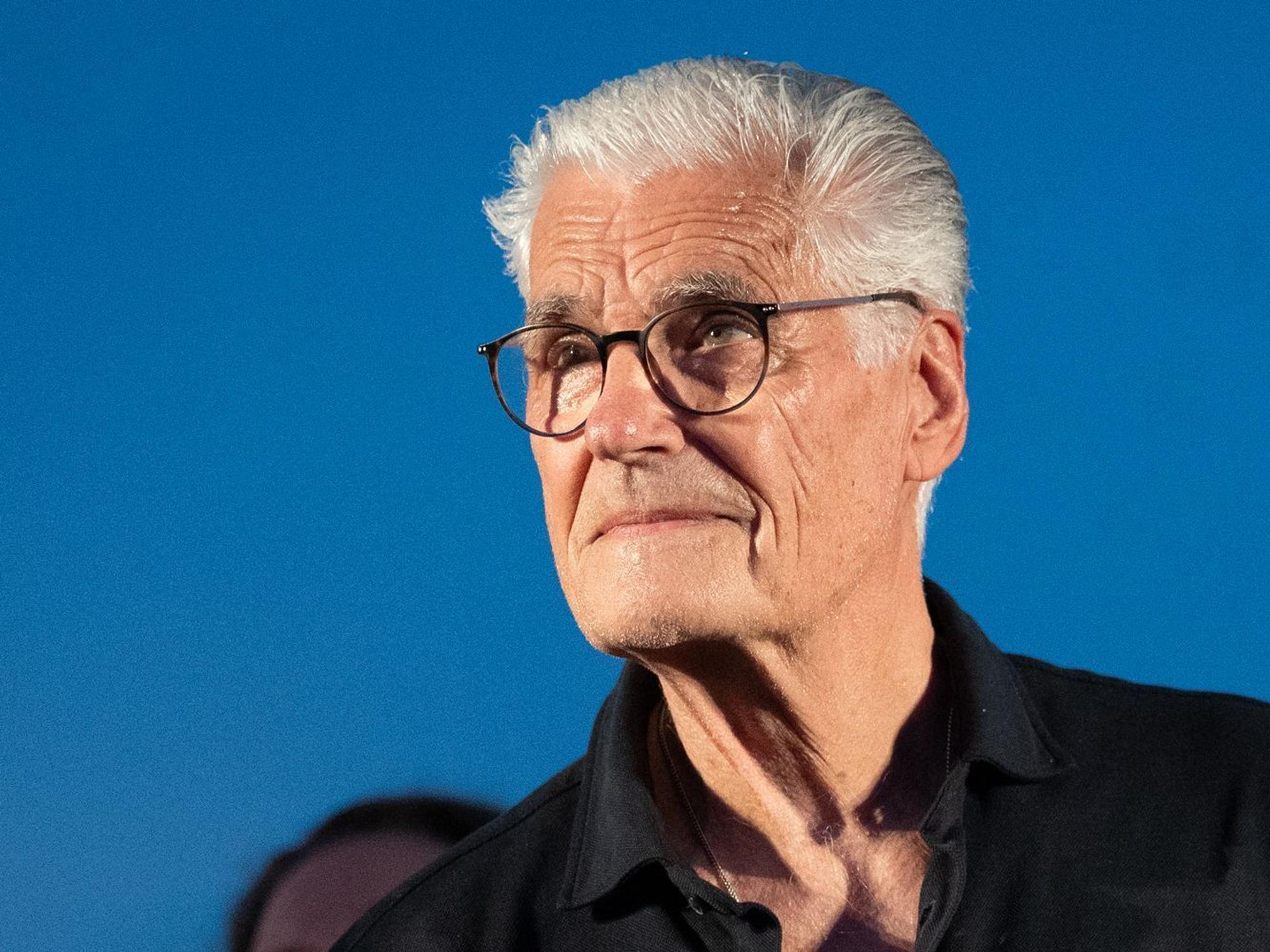 Schauspieler Sky du Mont hat in einem Interview Stellung gegen die AfD bezogen. (Bild: 2025 Getty Images for Constantin Film/Andreas Rentz)