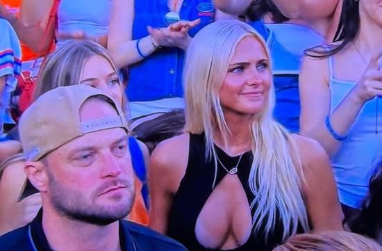 Peyton Blomquist (18) wurde beim Collegefootball von den TV-Kameras eingefangen.