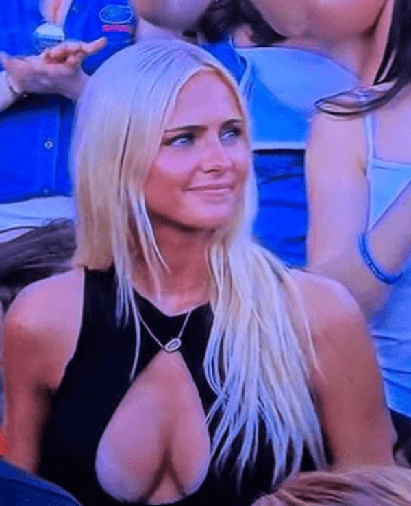 Peyton Blomquist (18) wurde beim Collegefootball von den TV-Kameras eingefangen.