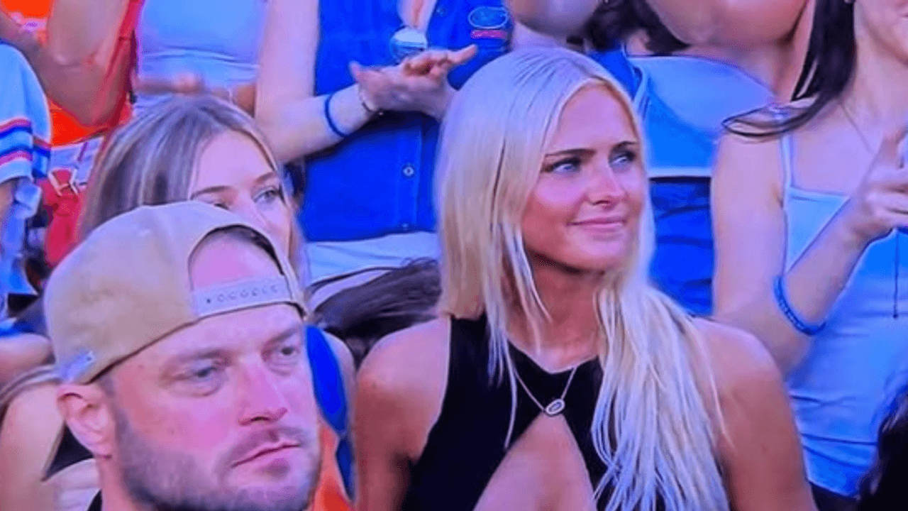 Peyton Blomquist (18) wurde beim Collegefootball von den TV-Kameras eingefangen.