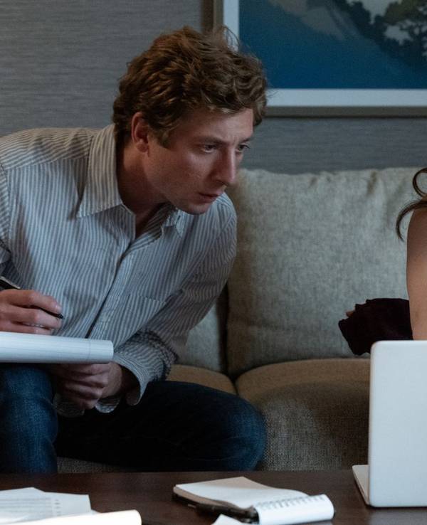 Jeff Horowitz (Jeremy Allen White) und Frances Haugen (Mikey Madison) sammeln Material für eine Geschichte, die den Meta-Konzern hinter Facebook und Instagram in große Erklärungsnot bringen wird. (Bild: 2026 CTMG/Sony Pictures Entertainment)