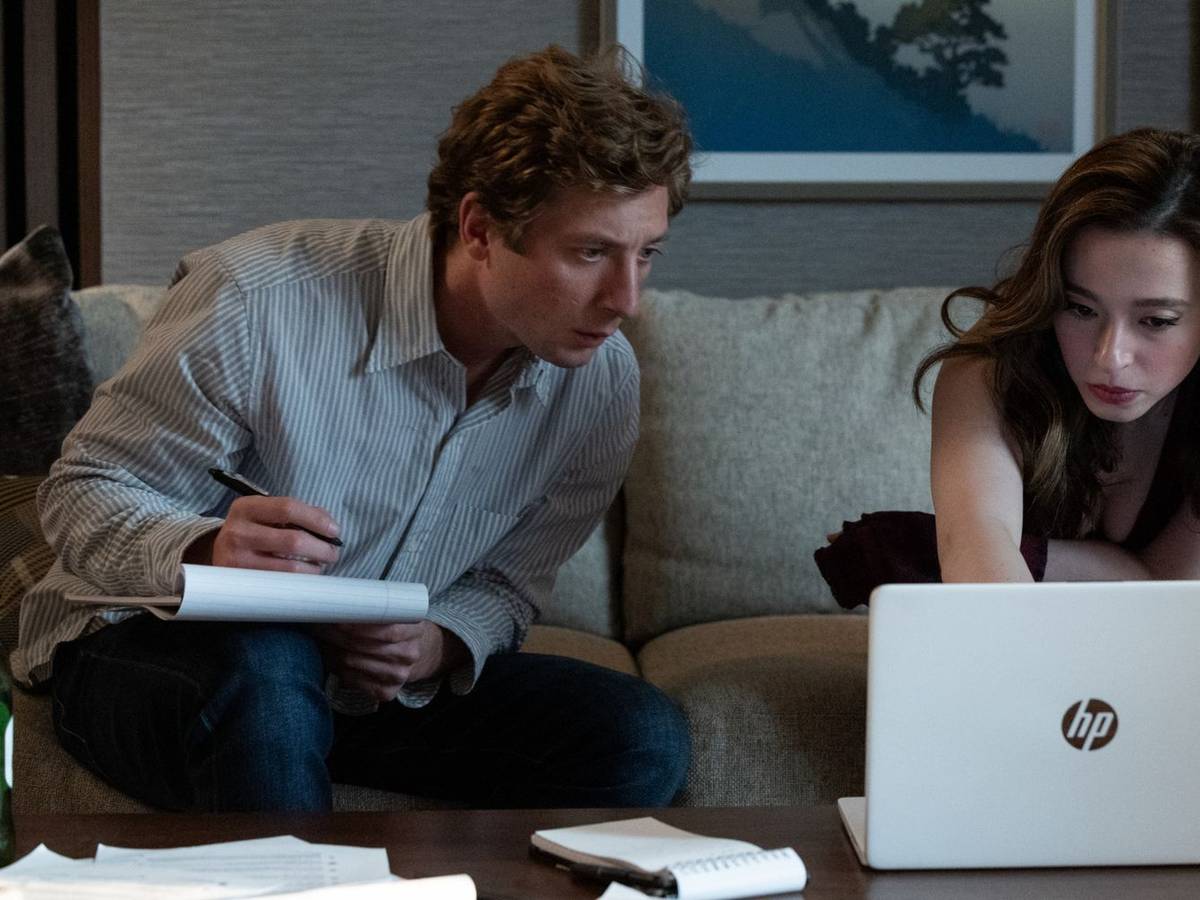 Jeff Horowitz (Jeremy Allen White) und Frances Haugen (Mikey Madison) sammeln Material für eine Geschichte, die den Meta-Konzern hinter Facebook und Instagram in große Erklärungsnot bringen wird. (Bild: 2026 CTMG/Sony Pictures Entertainment)