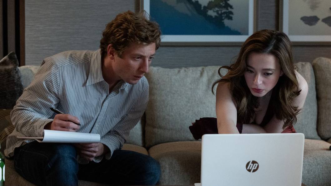 Jeff Horowitz (Jeremy Allen White) und Frances Haugen (Mikey Madison) sammeln Material für eine Geschichte, die den Meta-Konzern hinter Facebook und Instagram in große Erklärungsnot bringen wird. (Bild: 2026 CTMG/Sony Pictures Entertainment)
