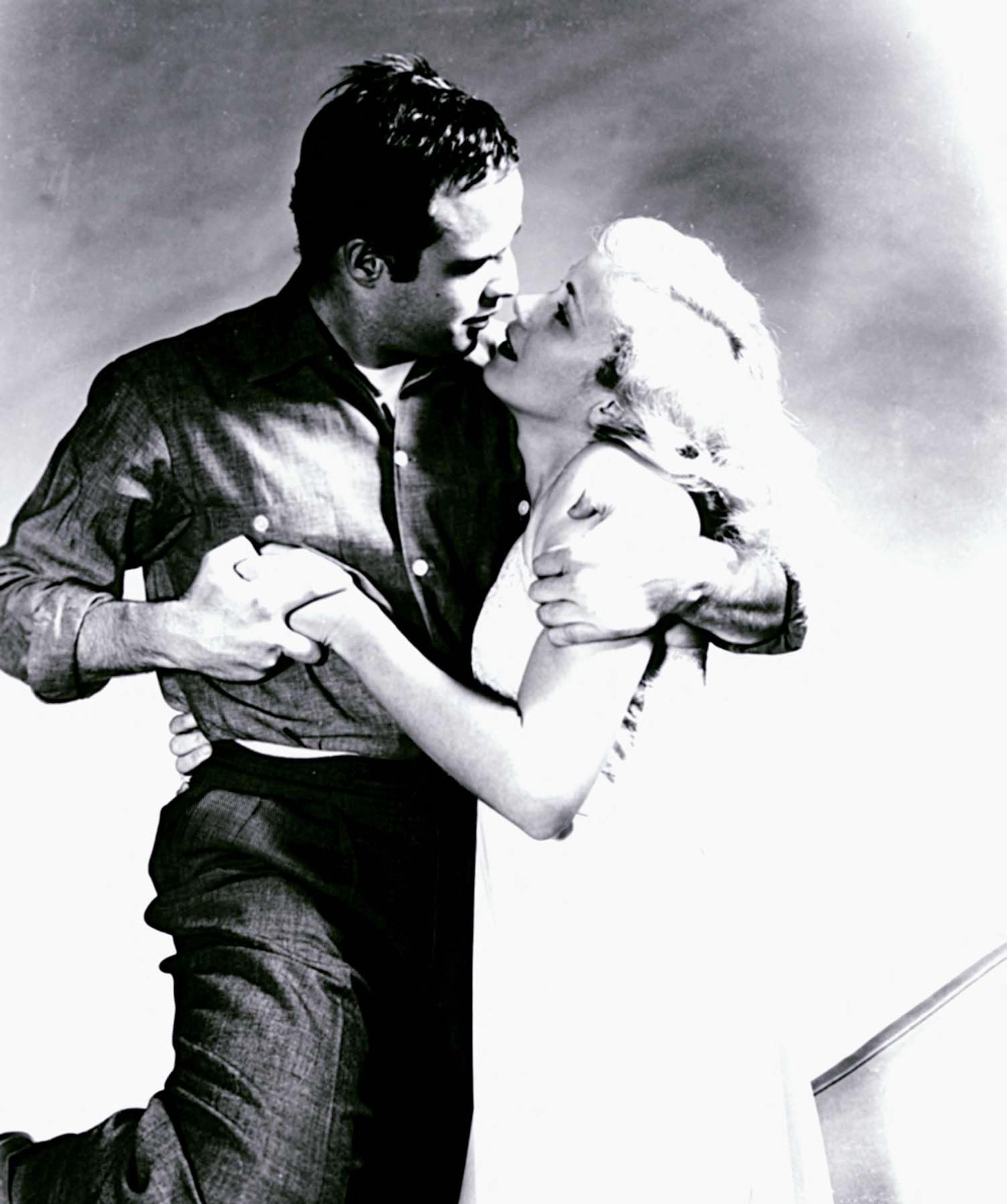 An der Seite von Marlon Brando (l.) spielte Eva Marie Saint in „Die Faust im Nacken“.