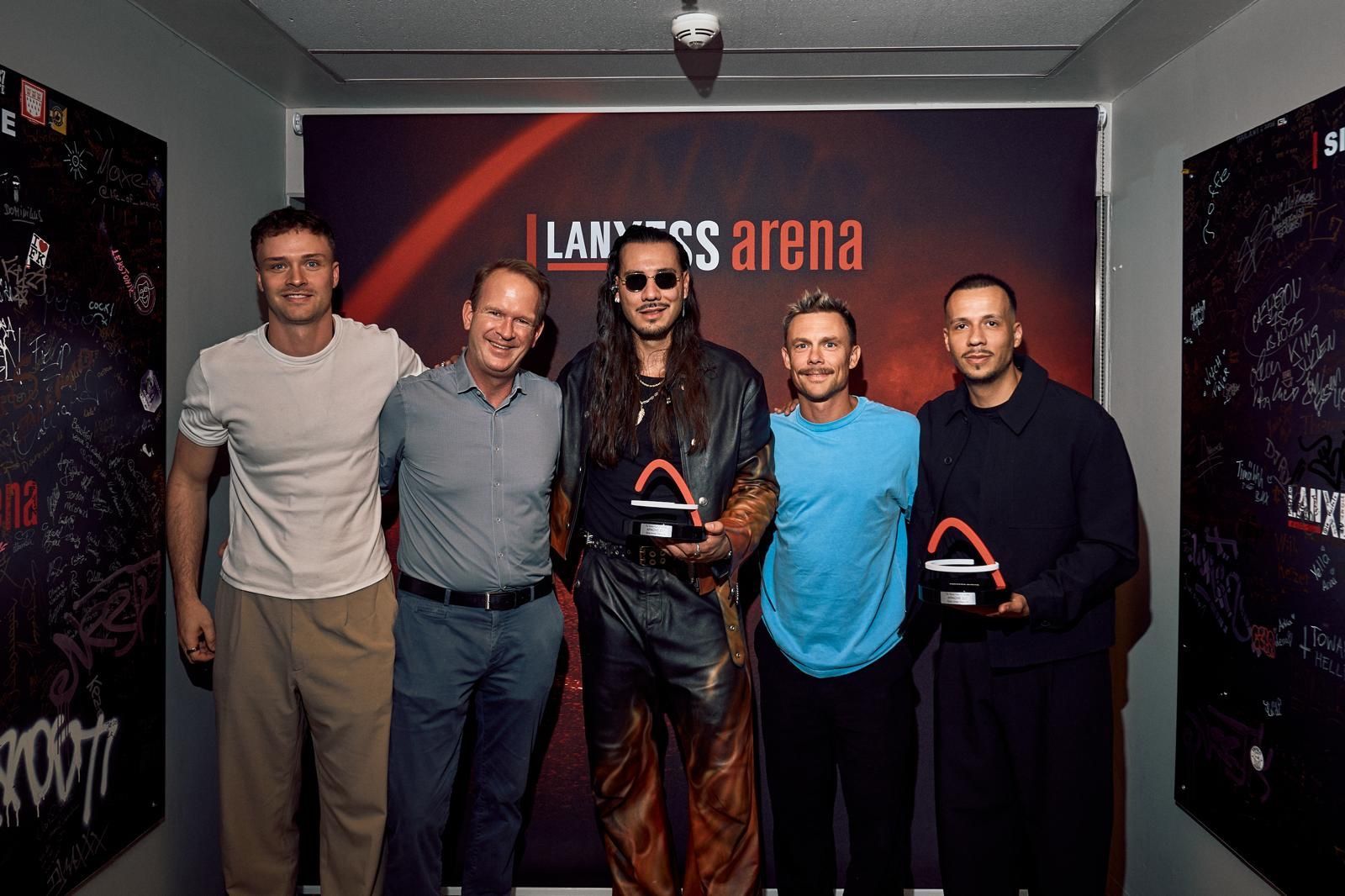 Sold-out-Award an Apache 207 in der Kölner Lanxess-Arena.