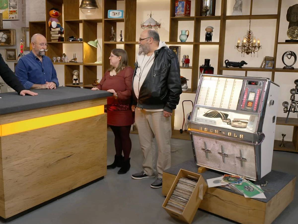 Auf dem Weg in die ZDF-Trödelshow war das Objekt von Regina aus München leider beschädigt worden. (Bild: ZDF)