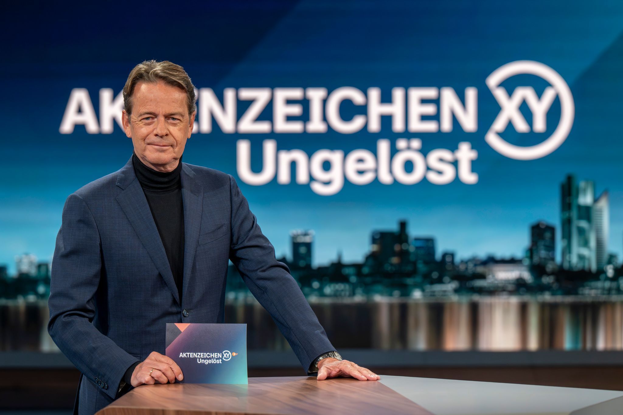 Rudi Cerne im XY-Set.