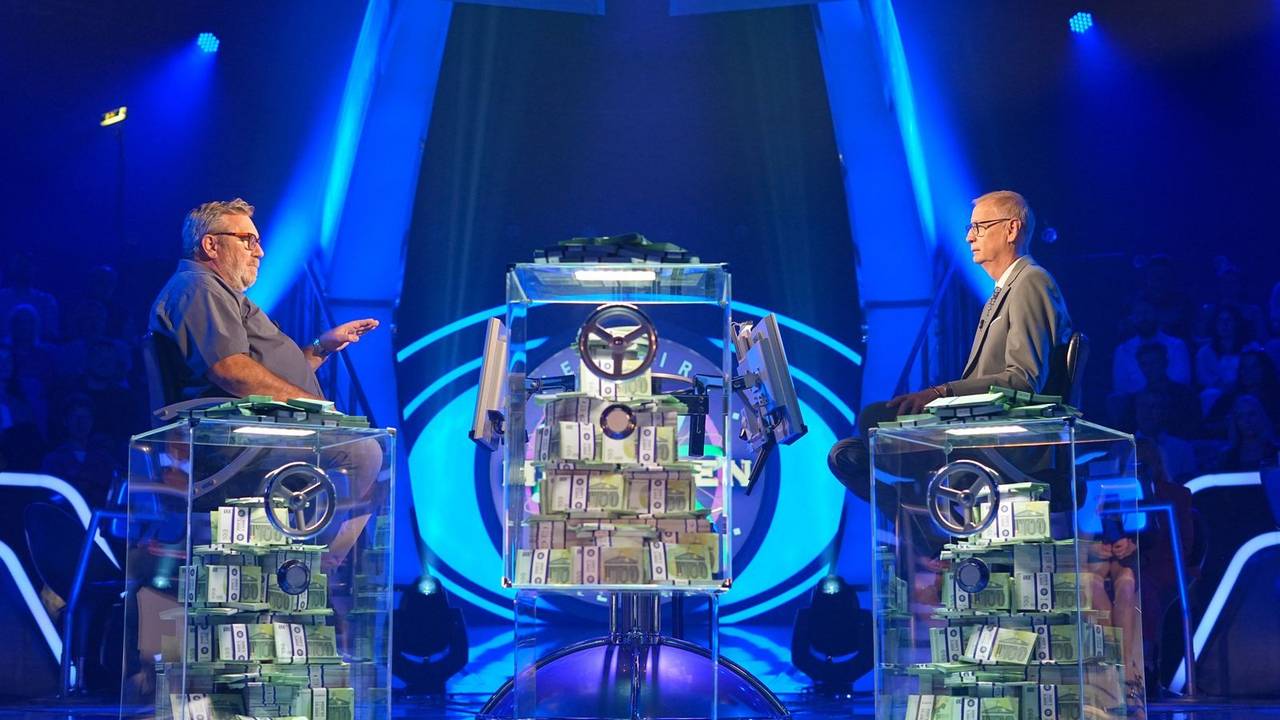 Günther Jauch (rechts) quetschte Kandidat Kraul bei der „3-Millionen-Euro-Woche“ nicht nur zum Quiz-Wissen, sondern auch zur Wahl in Sachsen-Anhalt aus. (Bild: RTL/Stefan Gregorowius)
