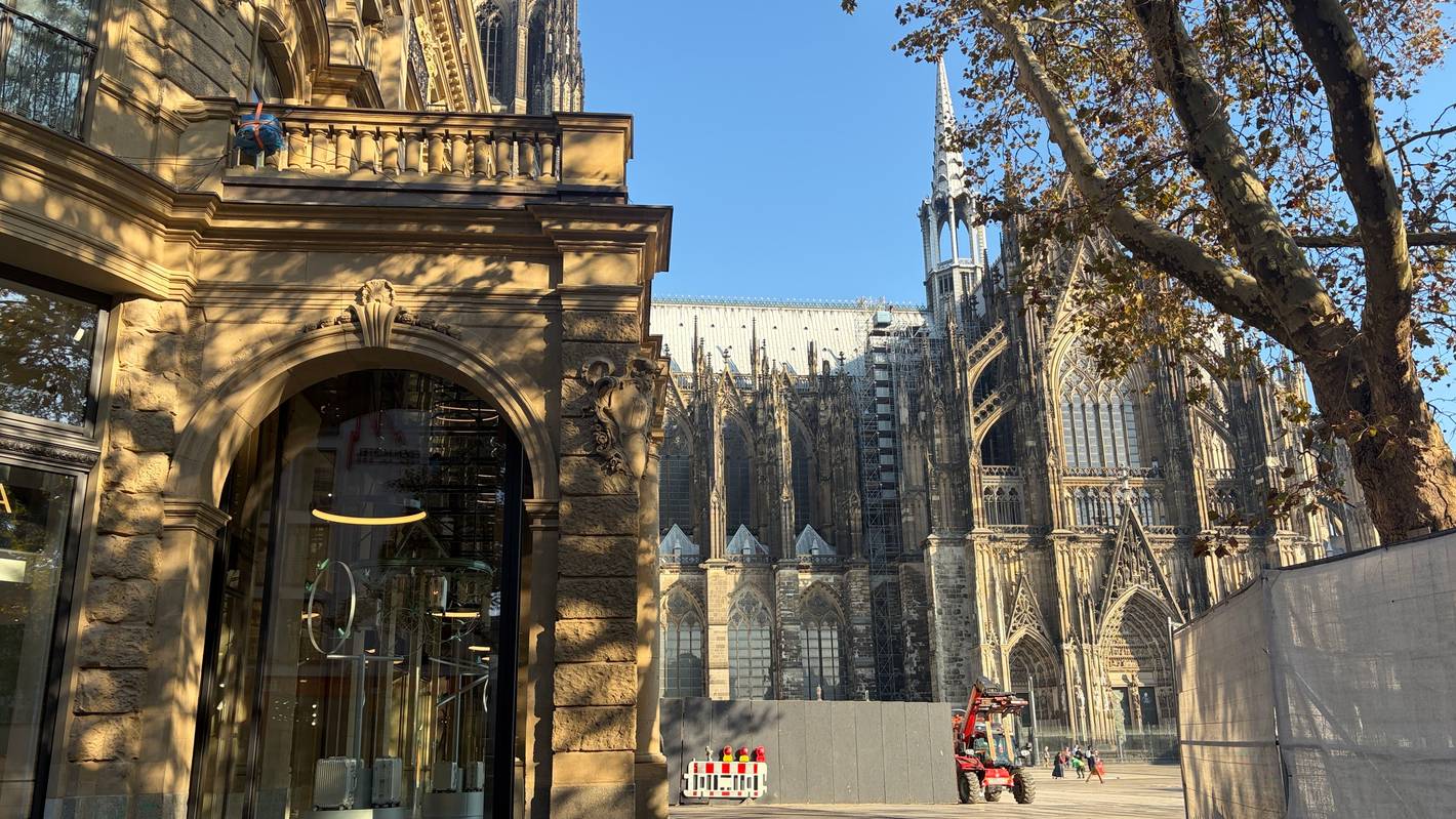 Blick auf das Dom-Hotel und den Kölner Dom. Eine geplante Zufahrt zur Nobel-Herberge sorgt für Ärger.