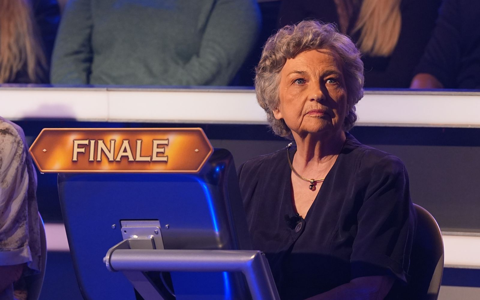 Alter schützt vor Selbstbewusstsein nicht: Kandidatin Hannelore Grühn gab Quizmaster Günther Jauch bei der „3-Millionen-Euro-Woche“ (RTL) ordentlich Kontra. (Bild: RTL/Stefan Gregorowius)