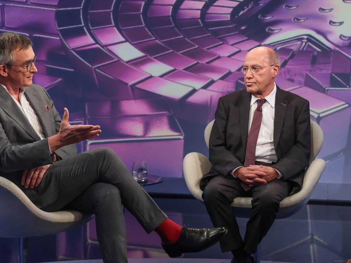 Zwischen Andreas Rödder (links) und Gregor Gysi wurde es zwischenzeitlich hitzig. (Bild: WDR / Oliver Ziebe)