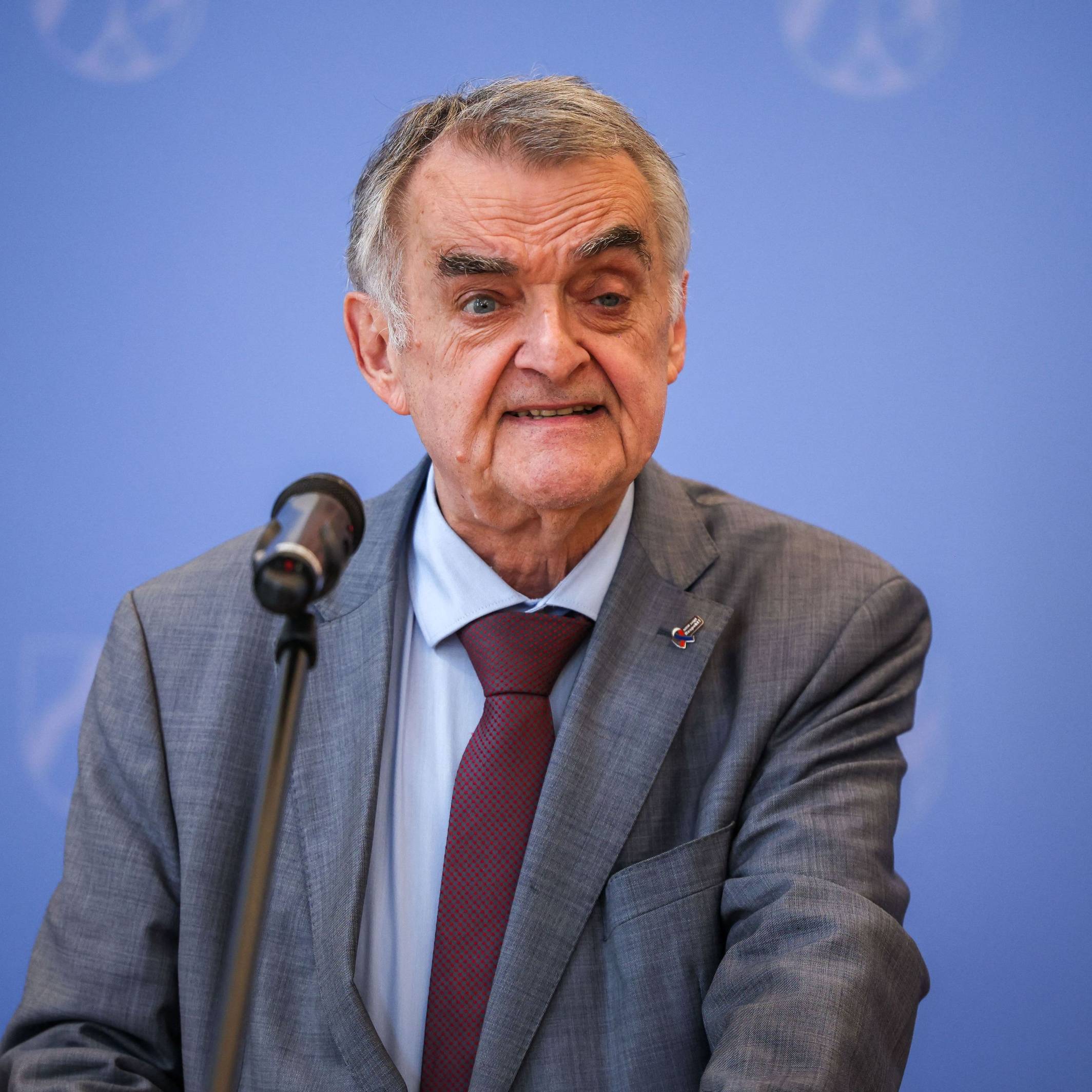 Herbert Reul (CDU), Innenminister von Nordrhein-Westfalen, spricht bei einem Pressestatement