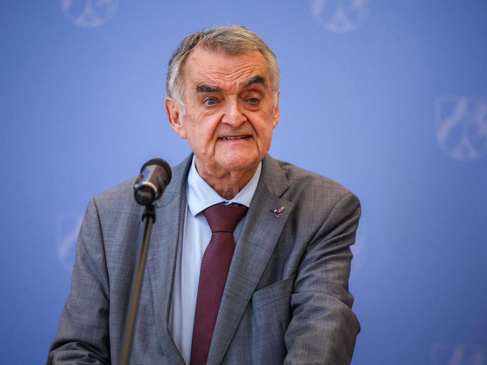 Herbert Reul (CDU), Innenminister von Nordrhein-Westfalen, spricht bei einem Pressestatement